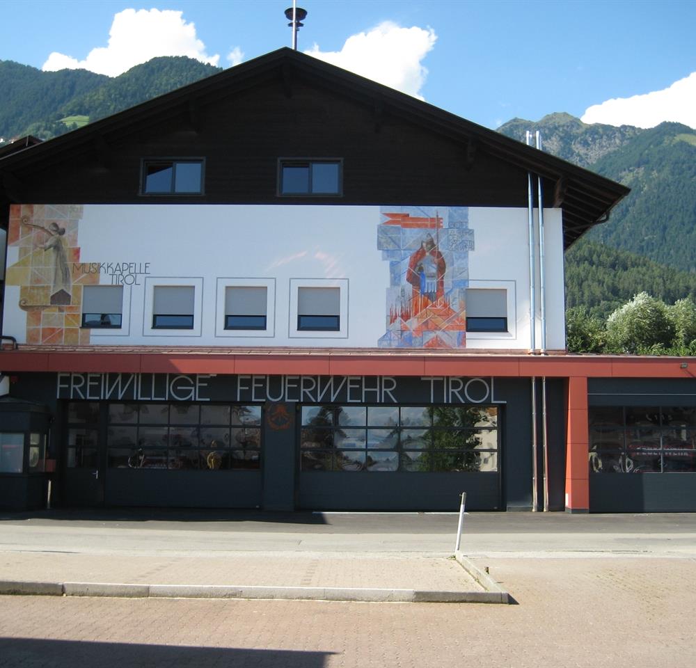 Feuerwehrhalle Tirol